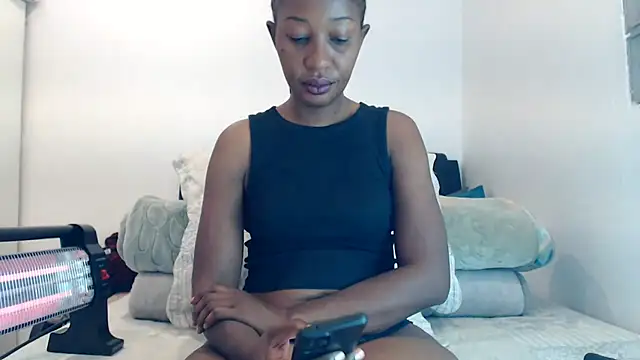 Snapshot of leanna23 chatting on June 10, 1:28 am leanna23 online show from June 10, 1:28 am