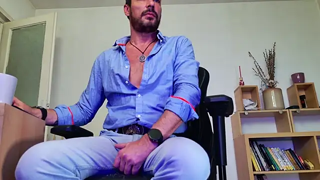 ChrisKox online show from April 17, 4:10 pm