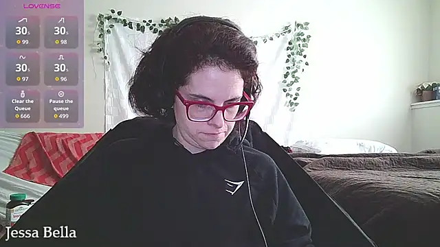 Snapshot of JessaBella chatting on May 8, 3:28 pm JessaBella online show from May 8, 3:28 pm