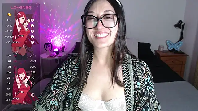 Snapshot of Ninimoon chatting on October 5, 2:32 am Ninimoon online show from October 5, 2:32 am