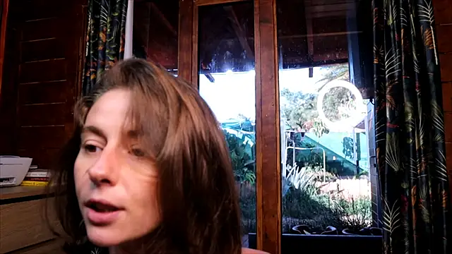 Snapshot of LittleMe97 chatting on May 22, 8:10 am LittleMe97 online show from May 22, 8:10 am