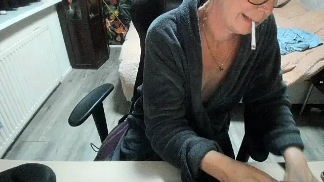 minoesje37 online show from November 2, 8:11 pm