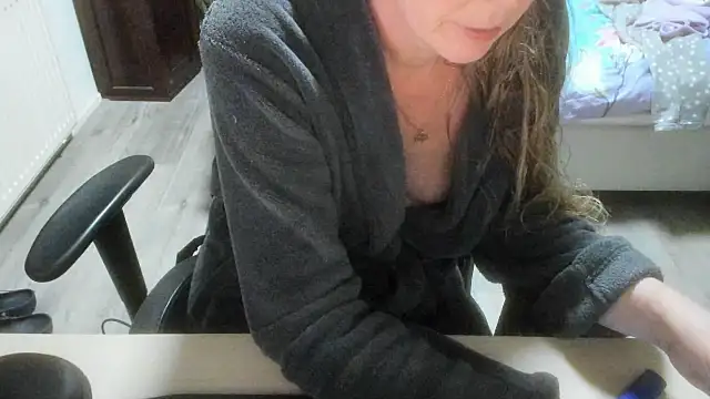 minoesje37 online show from January 8, 8:44 pm