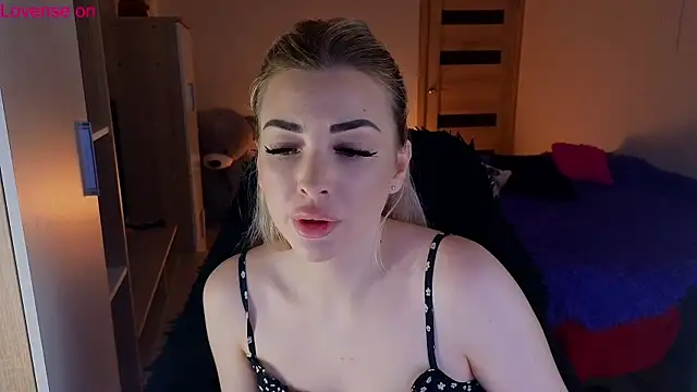 Snapshot of MilanaOmg chatting on May 30, 9:34 pm MilanaOmg online show from May 30, 9:34 pm