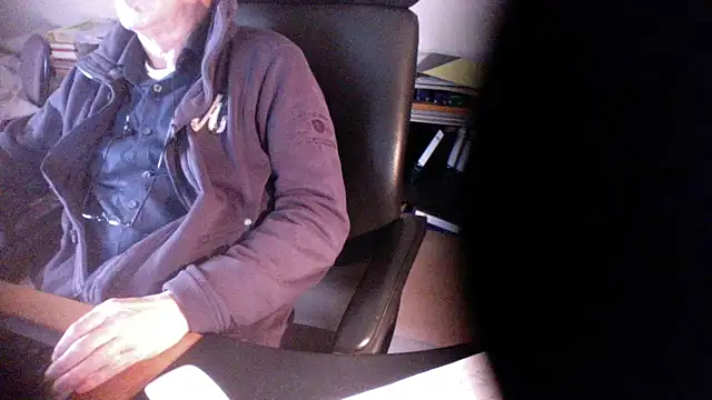 Snapshot of outlaw200 chatting on December 3, 2:05 pm outlaw200 online show from December 3, 2:05 pm