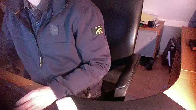 Snapshot of outlaw200 chatting on December 12, 8:36 am outlaw200 online show from December 12, 8:36 am