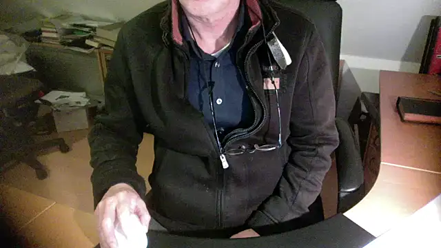 Snapshot of outlaw200 chatting on December 19, 6:23 pm outlaw200 online show from December 19, 6:23 pm