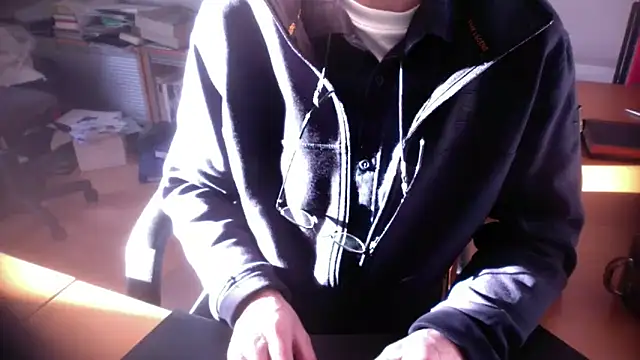 Snapshot of outlaw200 chatting on December 20, 11:32 am outlaw200 online show from December 20, 11:32 am