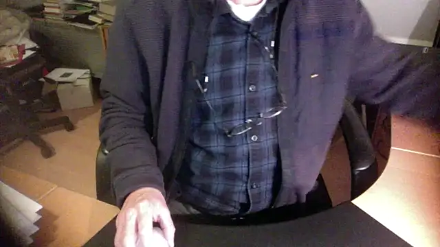 Snapshot of outlaw200 chatting on December 22, 3:55 pm outlaw200 online show from December 22, 3:55 pm