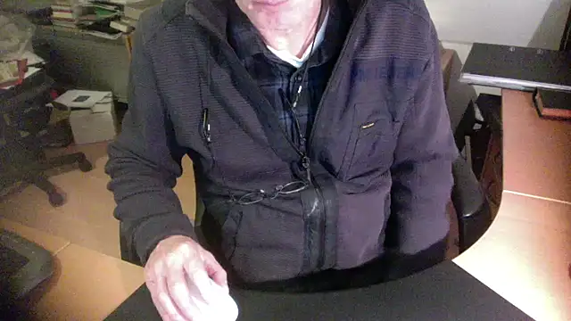 Snapshot of outlaw200 chatting on December 23, 6:48 pm outlaw200 online show from December 23, 6:48 pm