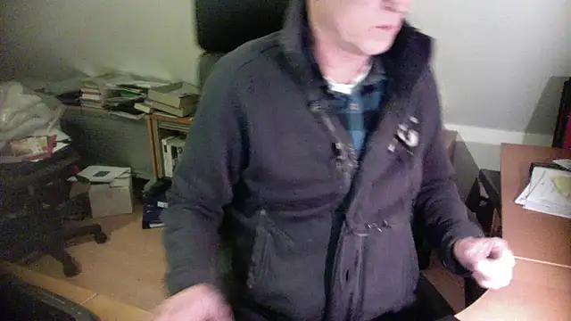 Snapshot of outlaw200 chatting on December 24, 3:47 pm outlaw200 online show from December 24, 3:47 pm