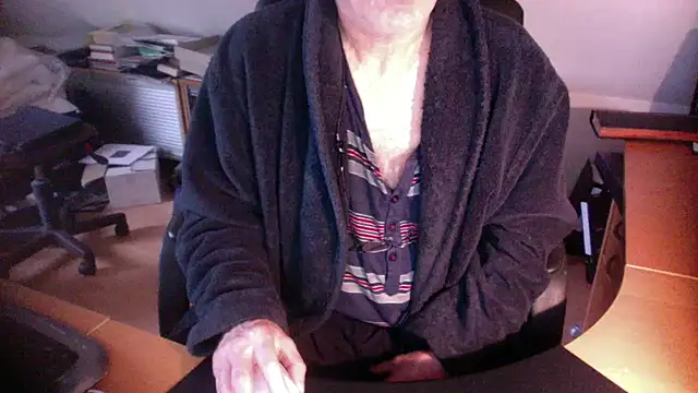 Snapshot of outlaw200 chatting on December 26, 10:48 am outlaw200 online show from December 26, 10:48 am