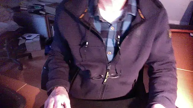 Snapshot of outlaw200 chatting on December 27, 3:15 pm outlaw200 online show from December 27, 3:15 pm