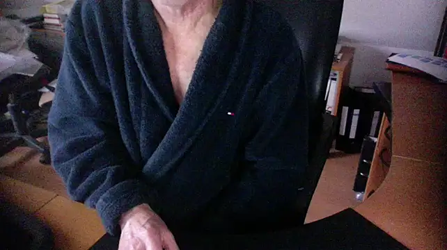 Snapshot of outlaw200 chatting on January 5, 12:10 pm outlaw200 online show from January 5, 12:10 pm