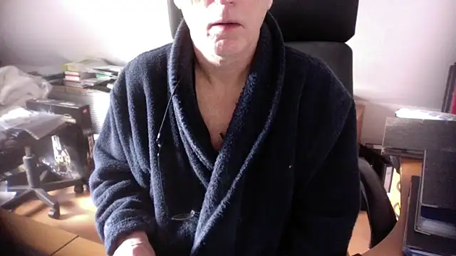 Snapshot of outlaw200 chatting on January 12, 10:56 am outlaw200 online show from January 12, 10:56 am