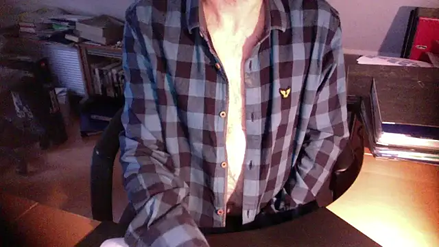 Snapshot of outlaw200 chatting on January 15, 8:20 am outlaw200 online show from January 15, 8:20 am