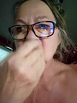 Snapshot of MucMilf59 chatting on May 15, 6:20 am MucMilf59 online show from May 15, 6:20 am