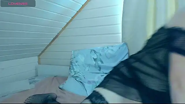 I AM MILF online show from December 18, 10:40 am