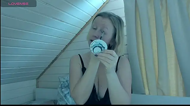 I AM MILF online show from February 6, 7:56 am