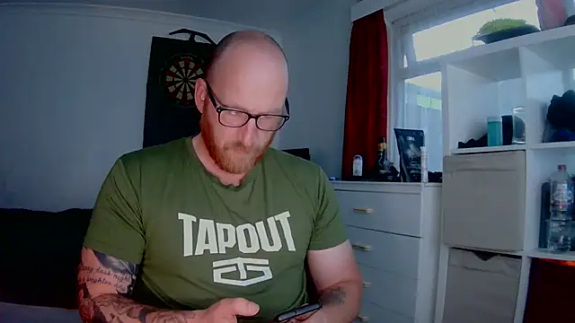 Snapshot of Tilerdadbod chatting on July 4, 8:59 pm Tilerdadbod online show from July 4, 8:59 pm