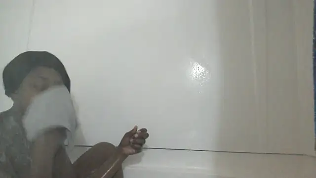 Snapshot of Xochillovemoney2 chatting on March 17, 6:29 am Xochillovemoney2 online show from March 17, 6:29 am