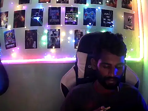 Snapshot of FriskyGender chatting on October 22, 4:18 pm FriskyGender online show from October 22, 4:18 pm