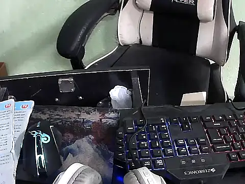 Snapshot of FriskyGender chatting on October 23, 11:20 am FriskyGender online show from October 23, 11:20 am