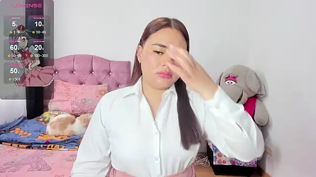 Snapshot of ReyleDoll chatting on April 22, 10:00 pm ReyleDoll online show from April 22, 10:00 pm
