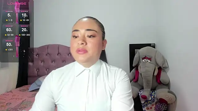Snapshot of ReyleDoll chatting on May 12, 11:24 pm ReyleDoll online show from May 12, 11:24 pm