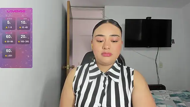 Snapshot of ReyleDoll chatting on July 23, 7:23 pm ReyleDoll online show from July 23, 7:23 pm