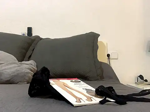 Snapshot of Chic_desire chatting on September 19, 7:43 am Chic desire online show from September 19, 7:43 am