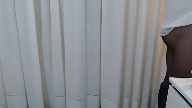 Snapshot of Chic_desire chatting on September 27, 10:48 pm Chic desire online show from September 27, 10:48 pm