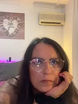 Snapshot of Chic_desire chatting on July 26, 1:51 pm Chic desire online show from July 26, 1:51 pm