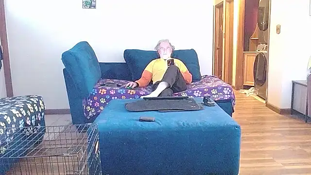Snapshot of Sweet_Sexy1963 chatting on March 1, 4:09 pm Sweet Sexy1963 online show from March 1, 4:09 pm