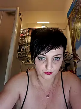 lucillabollente online show from February 2, 5:06 am