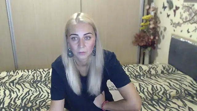 Snapshot of MirabelaSweet chatting on July 9, 9:35 am MirabelaSweet online show from July 9, 9:35 am