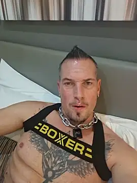 Snapshot of Dv8rBoy666 chatting on July 26, 12:30 am Dv8rBoy666 online show from July 26, 12:30 am