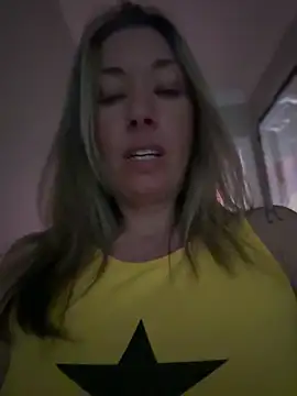Snapshot of _NinaLuvSins_ chatting on April 20, 4:10 pm NinaLuvSins online show from April 20, 4:10 pm