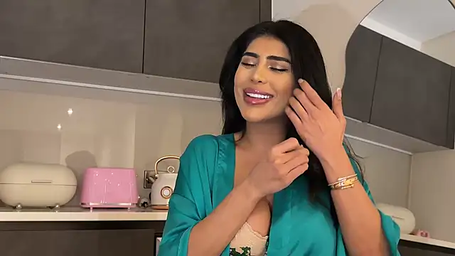 Snapshot of ArabicBarbie chatting on April 9, 10:48 pm ArabicBarbie online show from April 9, 10:48 pm