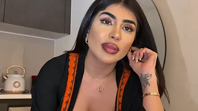 Snapshot of ArabicBarbie chatting on April 12, 11:43 pm ArabicBarbie online show from April 12, 11:43 pm