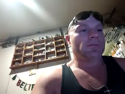 Snapshot of lilpervt chatting on May 5, 3:03 am lilpervt online show from May 5, 3:03 am