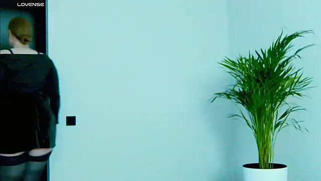 Snapshot of Sinful_Eyes chatting on November 27, 6:15 am Sinful Eyes online show from November 27, 6:15 am