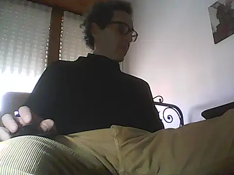 Snapshot of Moro_ra chatting on February 21, 1:01 pm Moro ra online show from February 21, 1:01 pm