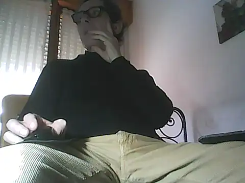 Snapshot of Moro_ra chatting on February 25, 12:48 pm Moro ra online show from February 25, 12:48 pm