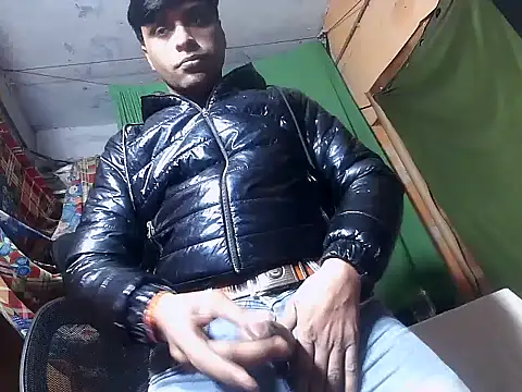 Snapshot of desiboy1101 chatting on January 5, 5:20 am desiboy1101 online show from January 5, 5:20 am