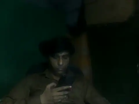 Snapshot of desiboy1101 chatting on September 23, 3:20 am desiboy1101 online show from September 23, 3:20 am