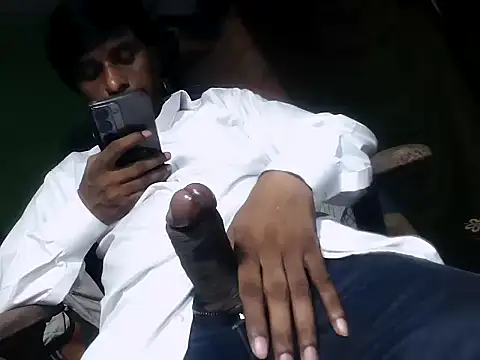 Snapshot of desiboy1101 chatting on September 28, 4:40 am desiboy1101 online show from September 28, 4:40 am