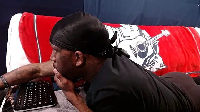 Snapshot of iBreakHeartz chatting on December 20, 1:25 am iBreakHeartz online show from December 20, 1:25 am