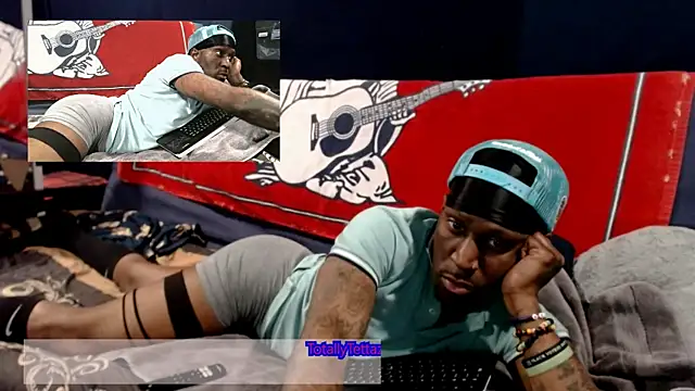 Snapshot of iBreakHeartz chatting on January 16, 6:35 am iBreakHeartz online show from January 16, 6:35 am