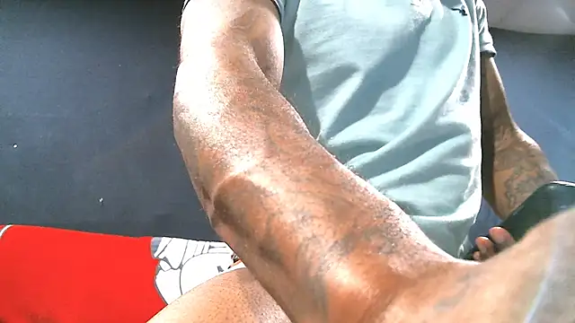 Snapshot of iBreakHeartz chatting on January 17, 3:45 am iBreakHeartz online show from January 17, 3:45 am